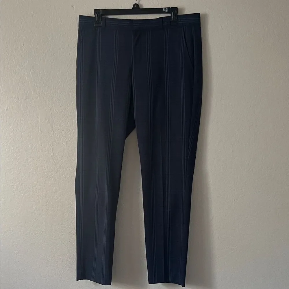 Banana Republic Ryan Straight-Fit Washable Italian Wool Navy/Black in Size 8 REG